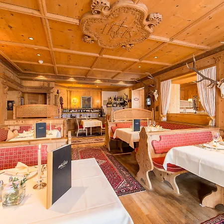 ホテル Wellnesshotel Cervosa ザーファウス