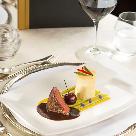 ホテル Wellnesshotel Cervosa ザーファウス